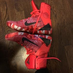 Kobe Christmas 9 Size 10